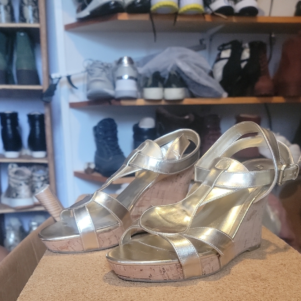 Gold Metallic Sandals with Strappy Design